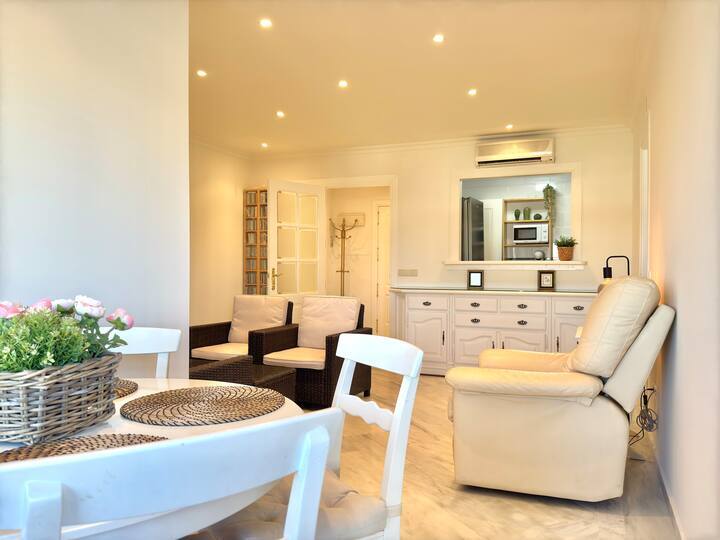 SE ALQUILA HASTA 31.5.26 Y DESDE 01/10/2026 HASTA 31/05/2027 MAGNIFICO APARTAMENTO CON VISTAS AL MAR EN 1ª LINEA DE PLAYA EN BENALMADENA