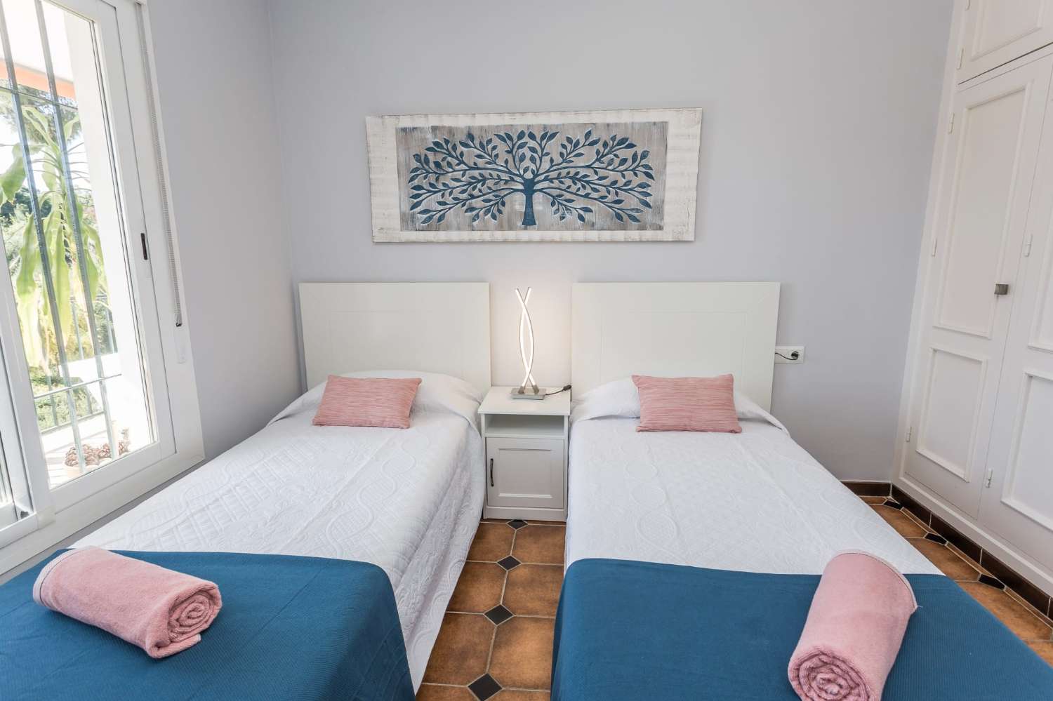 LÅNGTIDSUTHYRNING VACKER PARHUS I EL CHAPARRAL I MIJAS COSTA