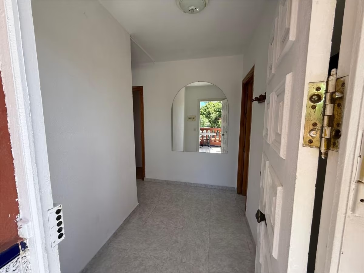 VILLA MED HAVSUTSIKT TILL SALU I MONTEALTO TILL OMBYGGNAD (BENALMADENA)