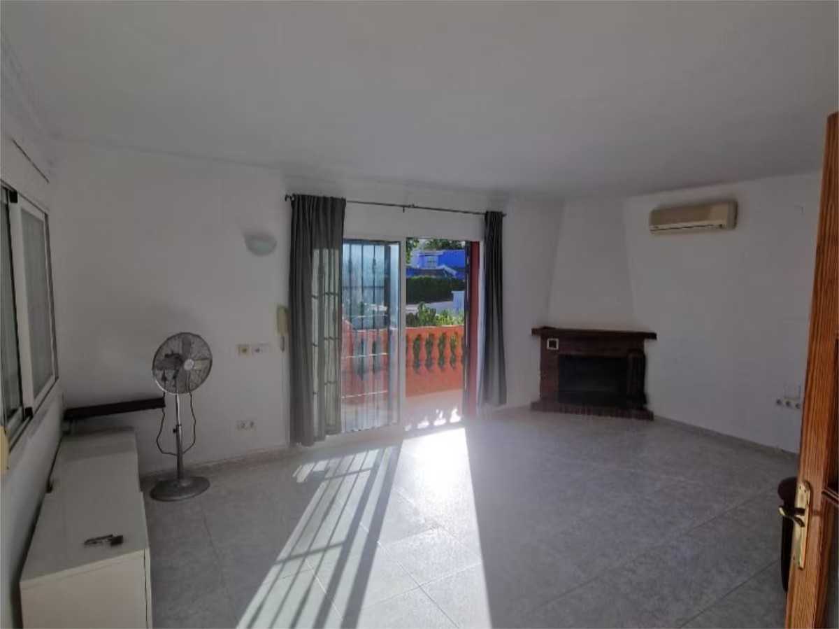 VILLA MED HAVSUTSIKT TILL SALU I MONTEALTO TILL OMBYGGNAD (BENALMADENA)