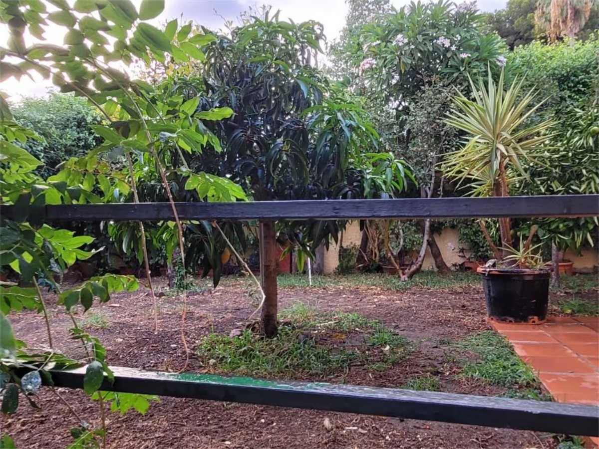 VILLA MED HAVSUTSIKT TILL SALU I MONTEALTO TILL OMBYGGNAD (BENALMADENA)