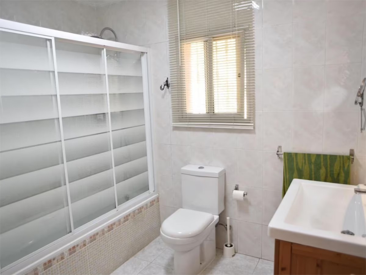 VILLA MED HAVSUTSIKT TILL SALU I MONTEALTO TILL OMBYGGNAD (BENALMADENA)