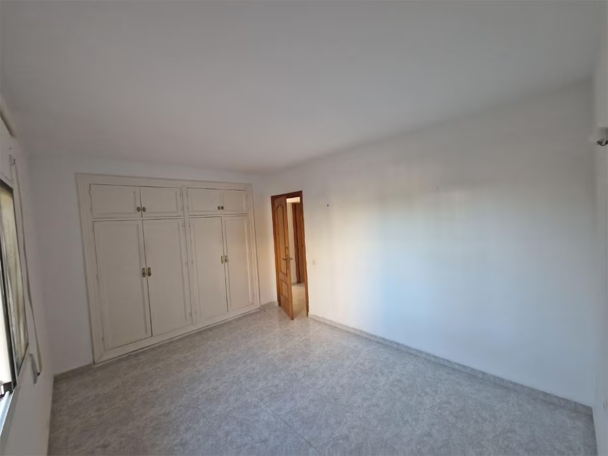 VILLA MED HAVSUTSIKT TILL SALU I MONTEALTO TILL OMBYGGNAD (BENALMADENA)