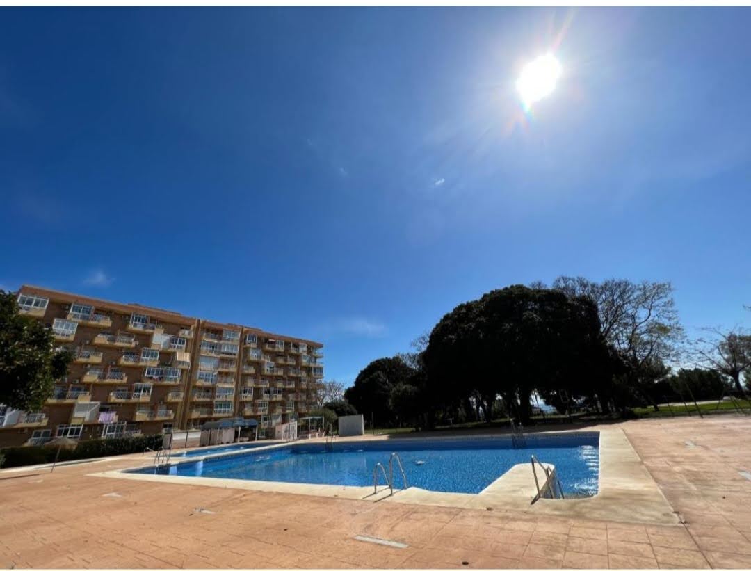 À LOUER DU 01/09/2026 AU 30/06/2027 BEL STUDIO À ARROYO DE LA MIEL (BÉNALDADENA)