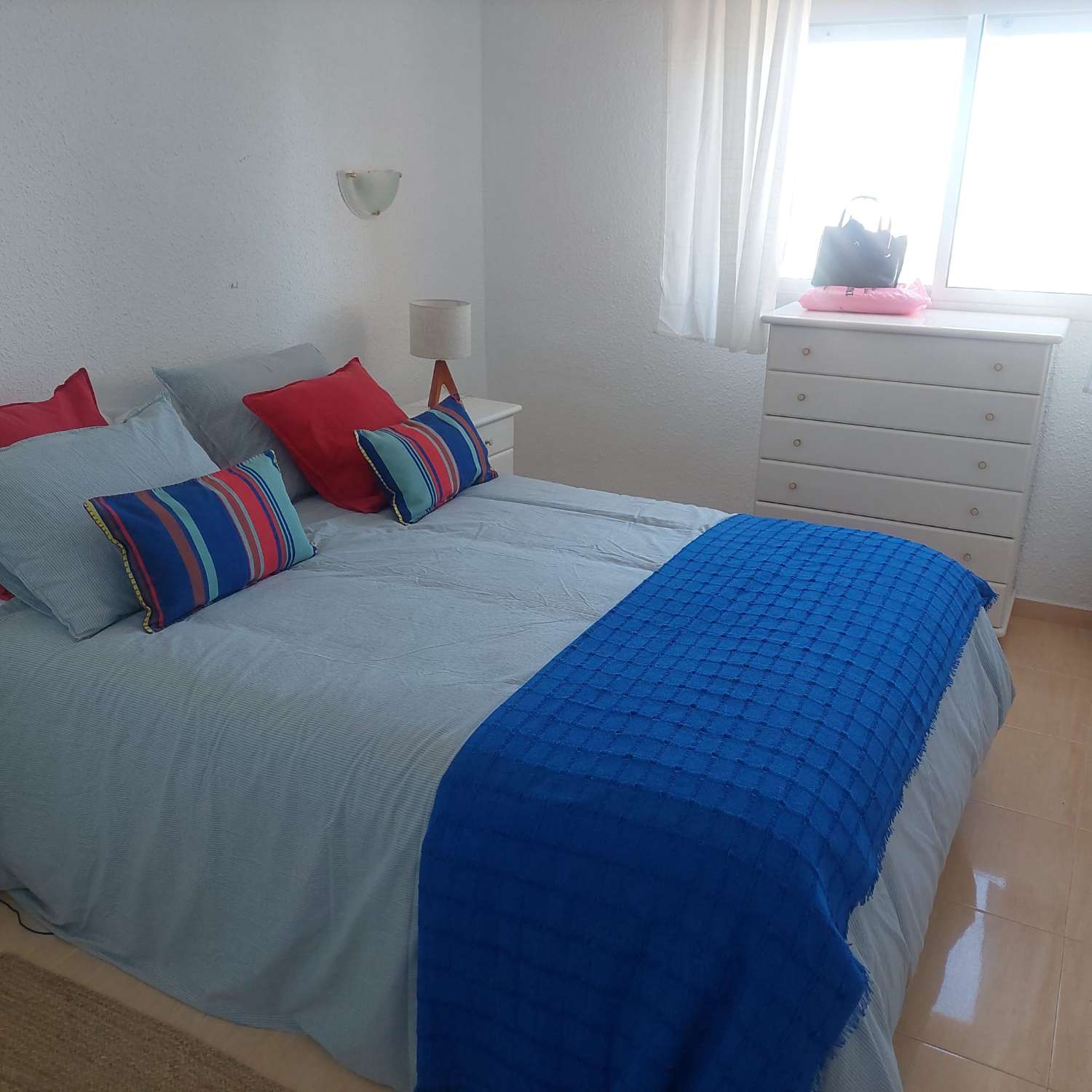 DEN HYRS NU UT PÅ LÅNG SIKT. VACKER LÄGENHET MED HAVSUTSIKT I ARROYO DE LA MIEL (BENALMADENA)