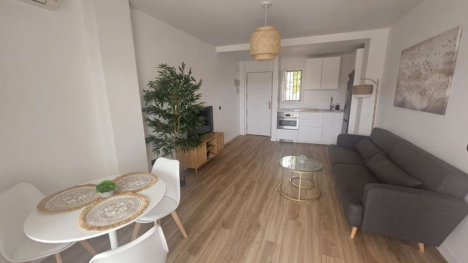 VUOKRATTAVISSA 4.3.26–30.6.26 JA 01.09.2026–30.06.2027 KAUNIS ASUNTO BENALMADENASSA