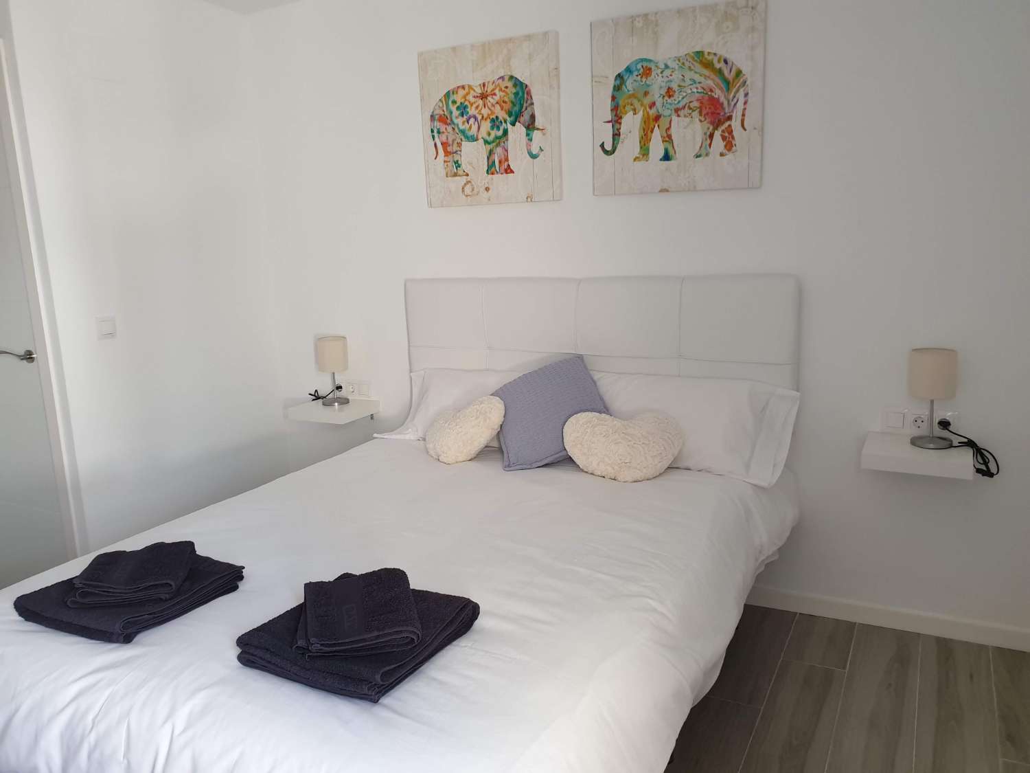 À LOUER DU 1.9.26 AU 30.6.267 BEL APPARTEMENT AVEC VUE SUR LA MER SUR LE CÔTÉ À ARROYO DE LA MIEL.