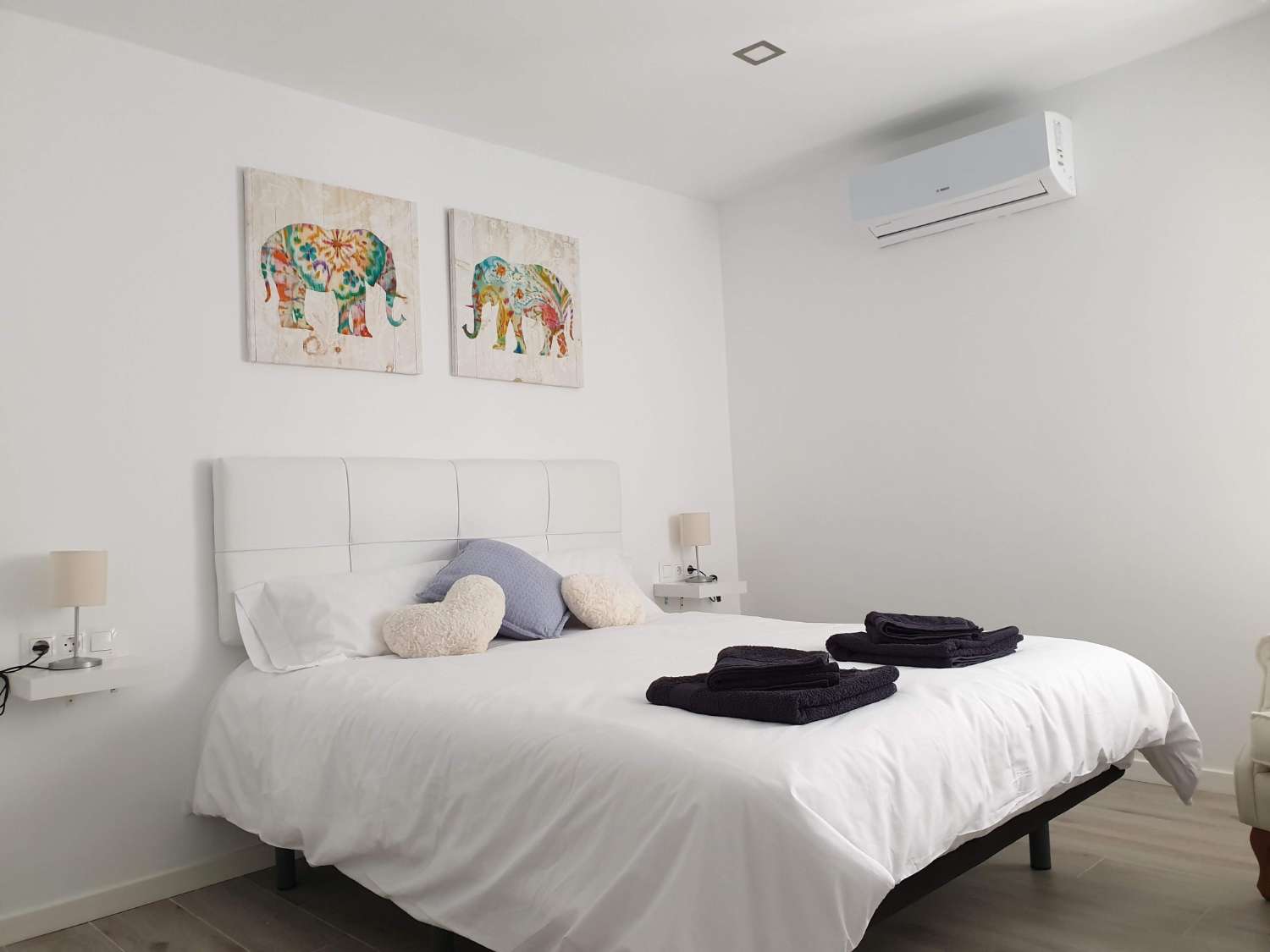 À LOUER DU 1.9.26 AU 30.6.267 BEL APPARTEMENT AVEC VUE SUR LA MER SUR LE CÔTÉ À ARROYO DE LA MIEL.