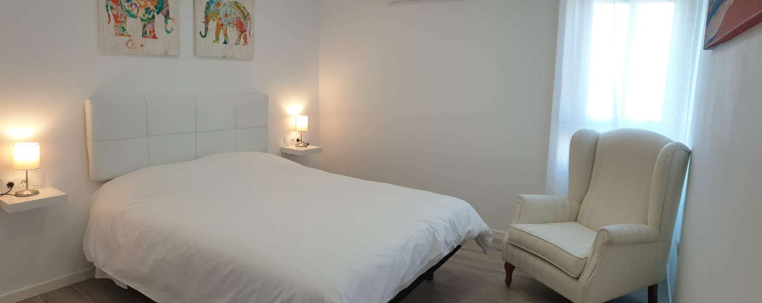 À LOUER DU 1.9.26 AU 30.6.267 BEL APPARTEMENT AVEC VUE SUR LA MER SUR LE CÔTÉ À ARROYO DE LA MIEL.