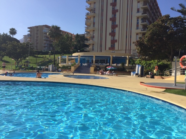 SE VENDE BONITO APARTAMENTO EN BENALMÁDENA CON VISTAS AL MAR