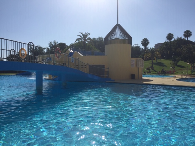 SE VENDE BONITO APARTAMENTO EN BENALMÁDENA CON VISTAS AL MAR