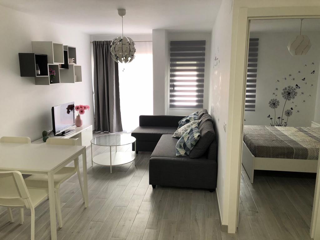 SE VENDE BONITO APARTAMENTO EN BENALMÁDENA CON VISTAS AL MAR