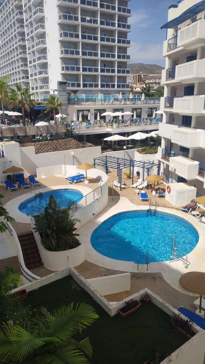 SE VENDE BONITO APARTAMENTO A 200 METROS DE LA PLAYA EN BENALMÁDENA