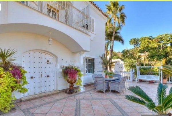 SE VENDE MAGNIFICO CHALET INDEPENDIENTE EN BENALMADENA