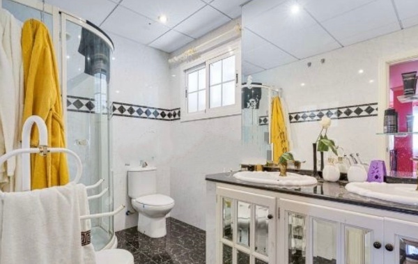 SE VENDE MAGNIFICO CHALET INDEPENDIENTE EN BENALMADENA