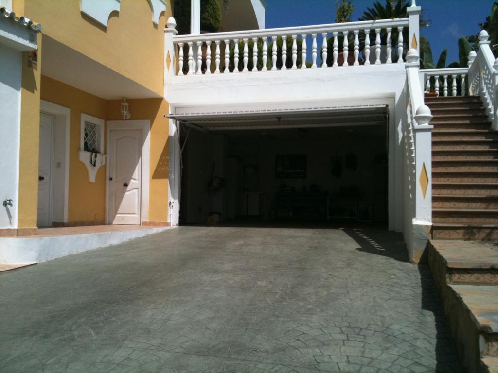 SE VENDE MAGNIFICO CHALET INDEPENDIENTE EN BENALMADENA