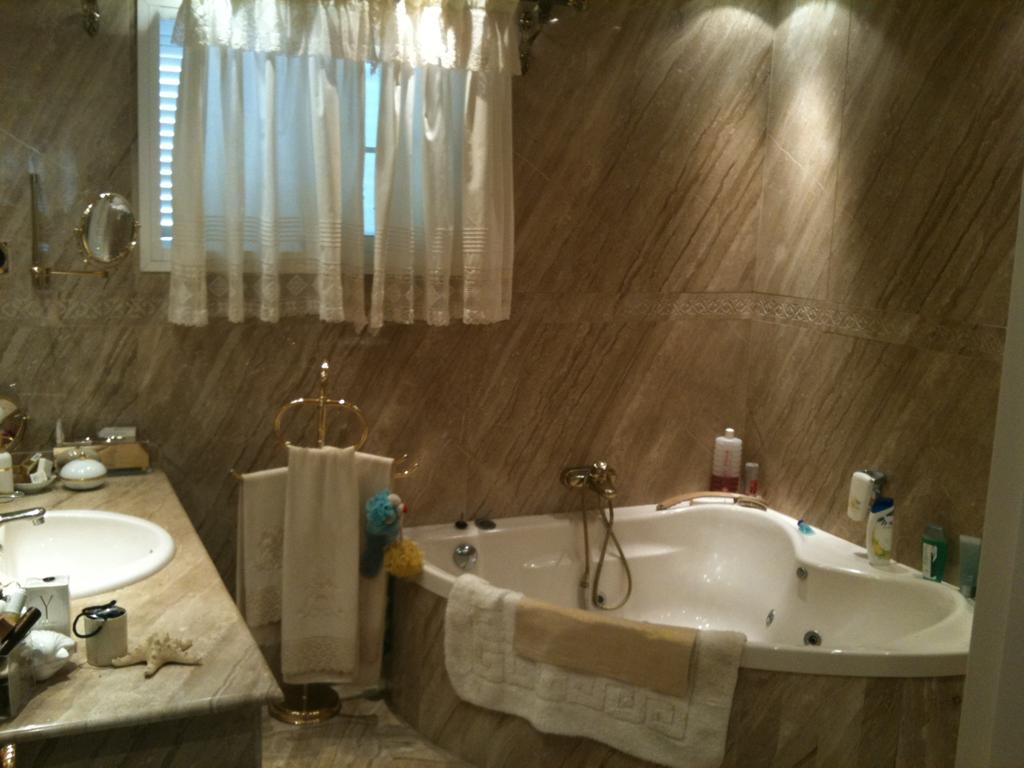 SE VENDE MAGNIFICO CHALET INDEPENDIENTE EN BENALMADENA