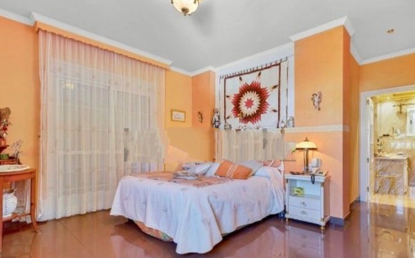 SE VENDE MAGNIFICO CHALET INDEPENDIENTE EN BENALMADENA