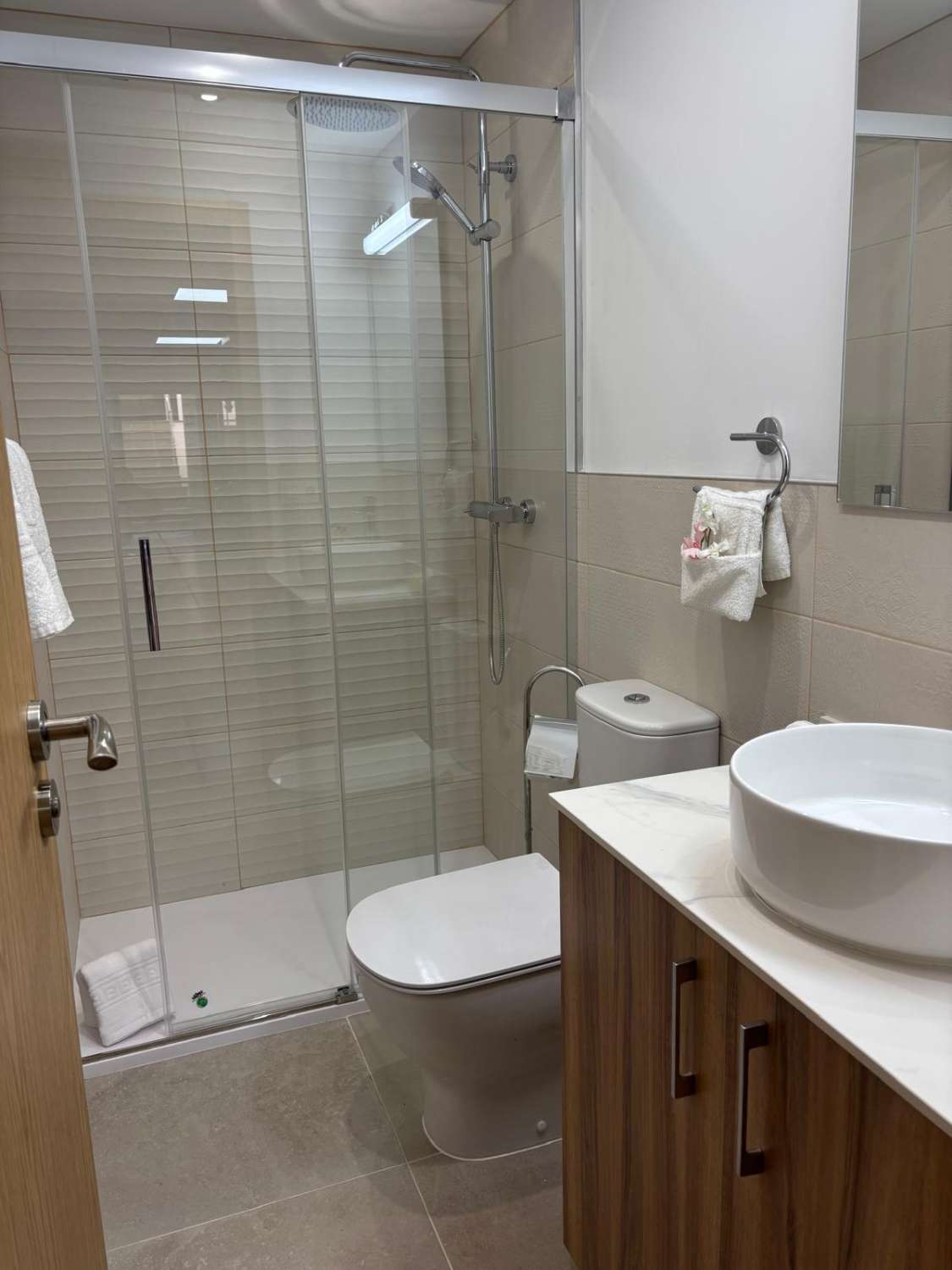 LOCATION DE MI-DURÉE DU 20.9.26 AU 31.5.27 APPARTEMENT AU REZ-DE-CHAUSSÉE AGRÉABLE À BENALMADENA