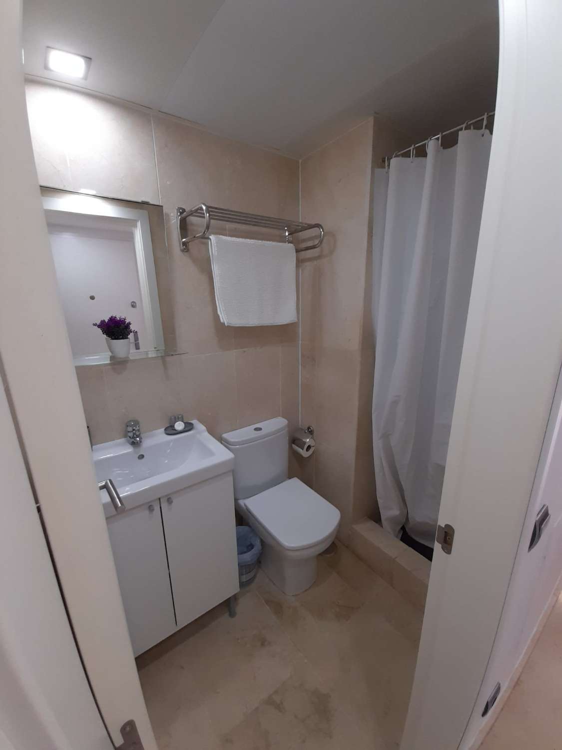 Se vende precioso apartamento a 250 metros de la playa en Benalmádena