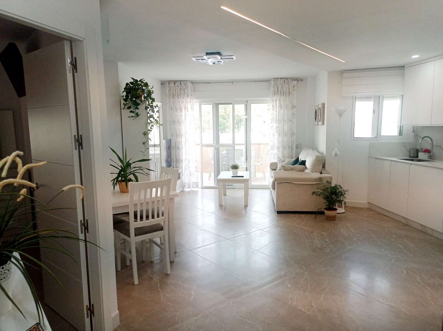 IN AFFITTO DAL 1.12.26 AL 28.2.27 BEL APPARTAMENTO A PUERTO MARINA (BENALMADENA)