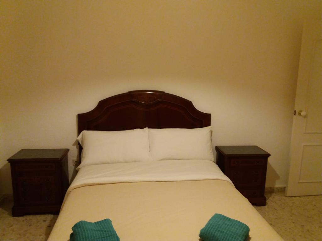 Il est désormais loué pour une durée maximale de 10 mois dans un bel appartement à Arroyo de la Miel. Ce n’est pas à long terme,