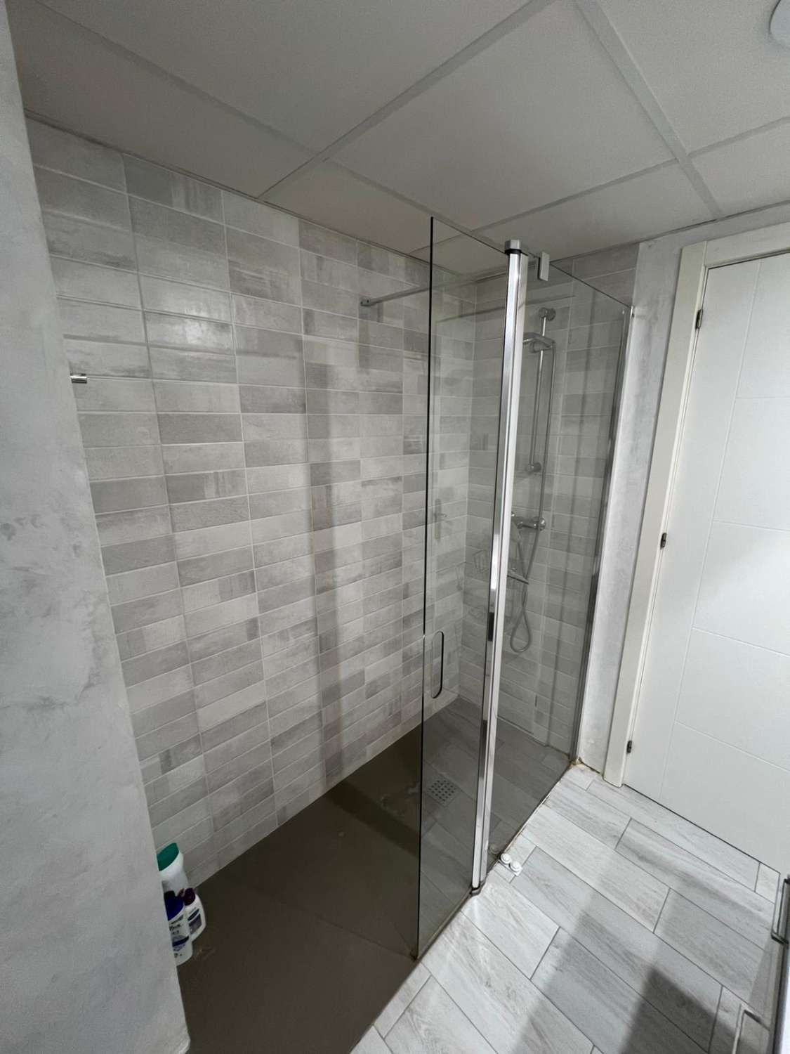 MI-SAISON. À LOUER DU 01/09/26 AU 30/06/27 BEL APPARTEMENT AU CENTRE DE FUENGIROLA