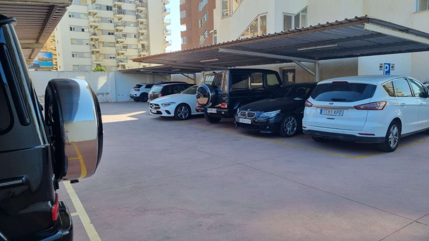 MI-SAISON. À LOUER DU 1.9.26 AU 30.6.27 APPARTEMENT MAGNIFIQUE SUR LA 1ÈRE LIGNE DE PLAGE AVEC VUE SUR LA MER À LOS BOLICHES (FUENGIROLA)