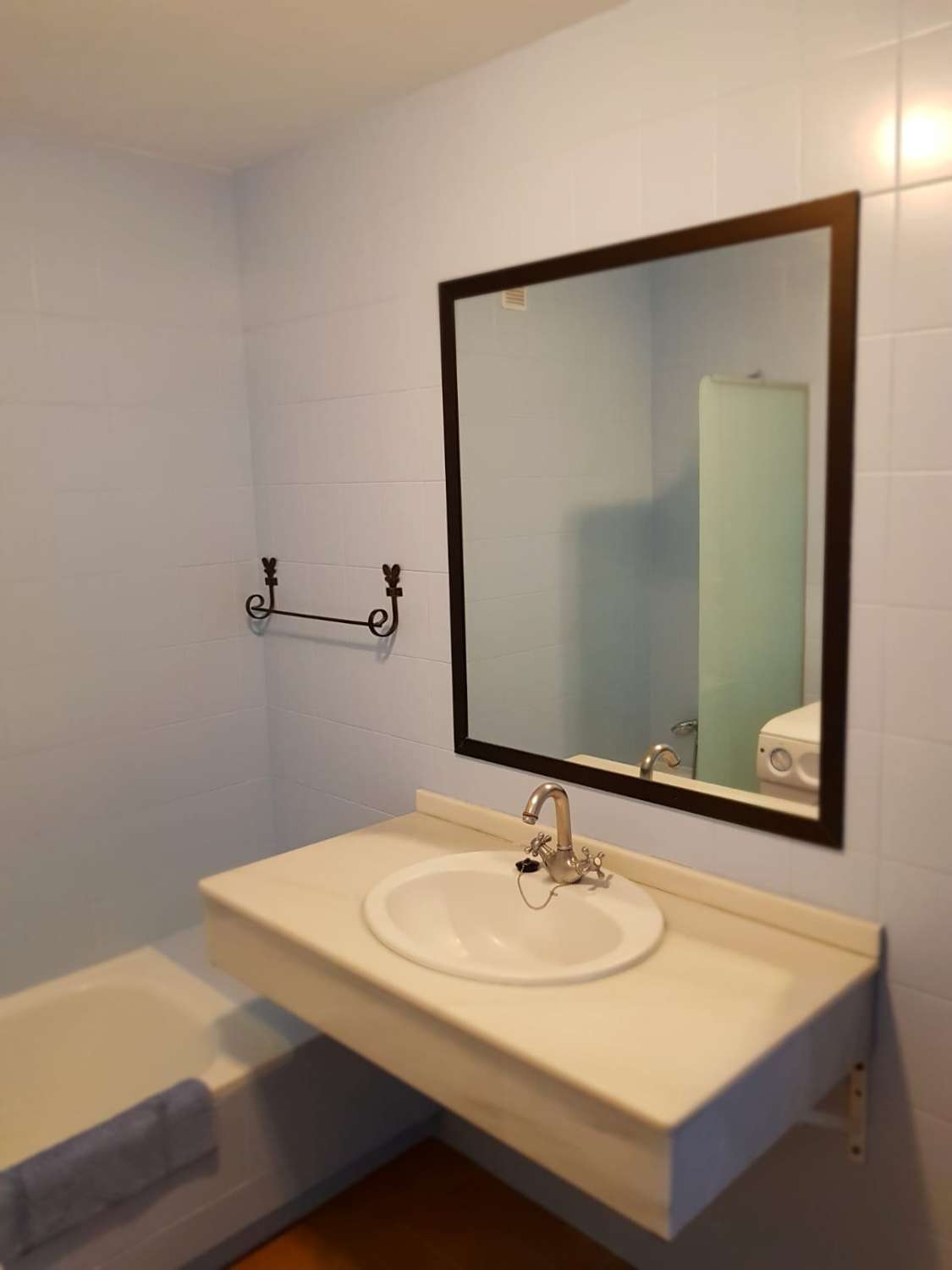 Vuokrattavana 01.09.2026 - 30.06.2027 Kaunis asunto merinäköaloilla Fuengirolan rannan ensimmäisellä linjalla