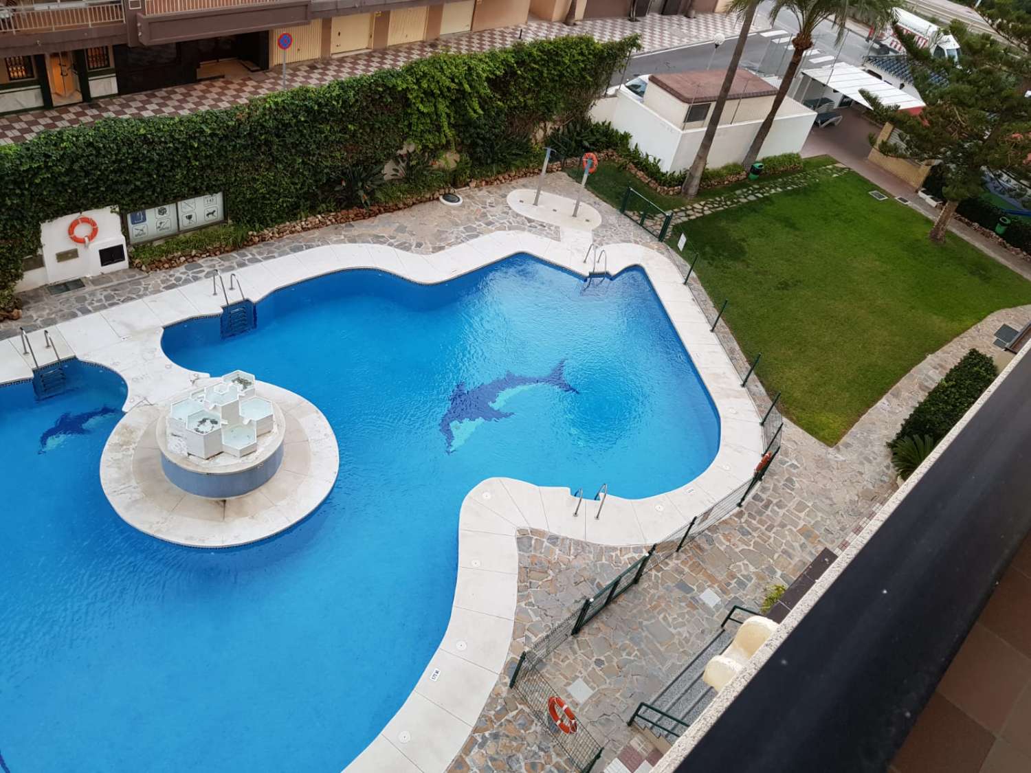 Vuokrattavana 01.09.2026 - 30.06.2027 Kaunis asunto merinäköaloilla Fuengirolan rannan ensimmäisellä linjalla