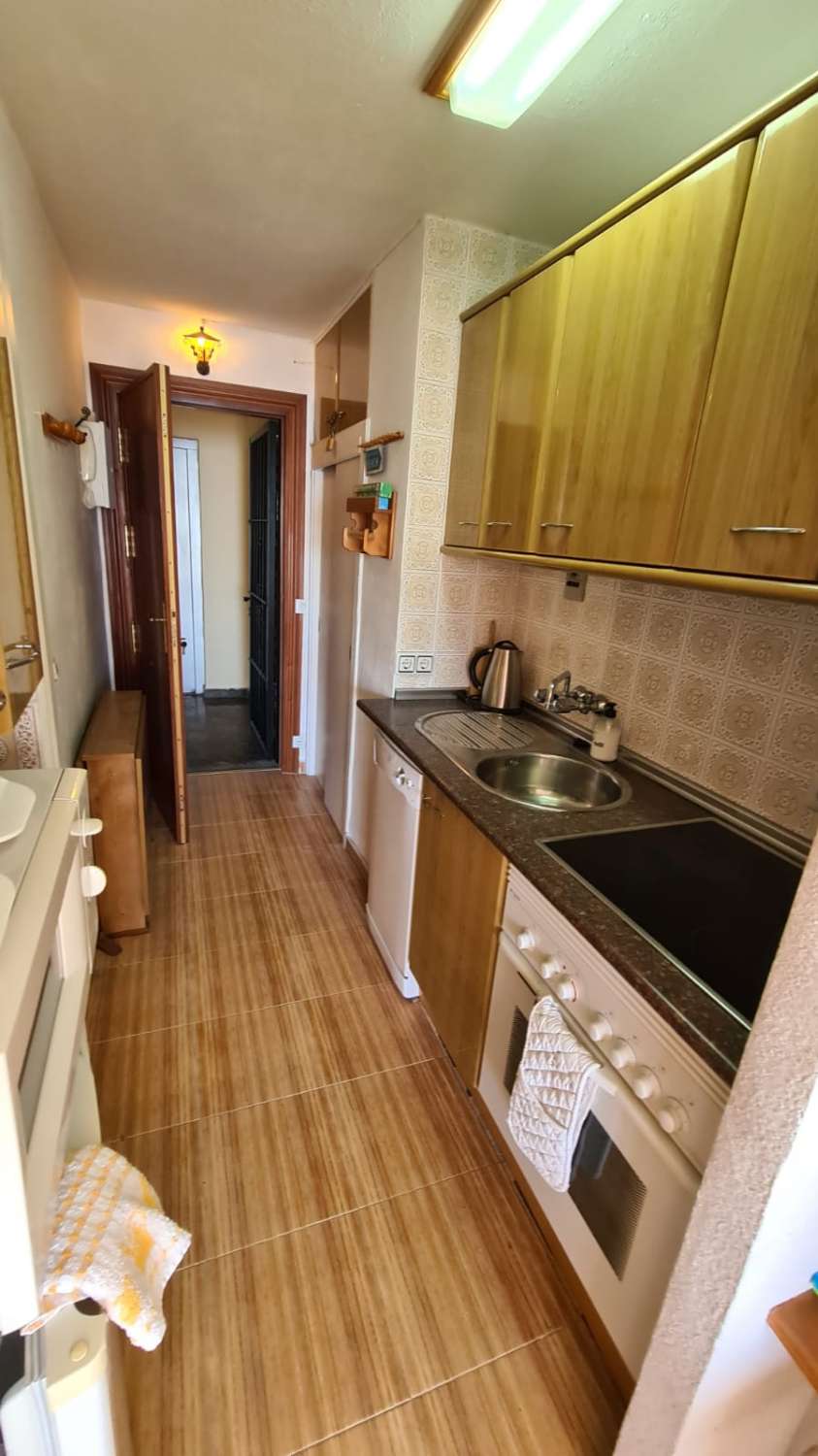 Vuokrattavissa 1.9.26–30.6.27 Mukava yksiö, jossa on merinäkymät 1st Line -rannalla Los Boliches Fuengirolassa