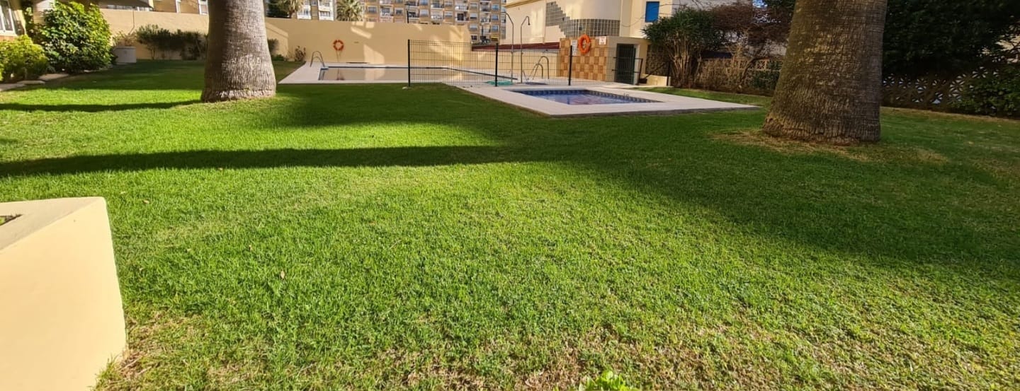 Vuokrattavissa 1.9.26–30.6.27 Mukava yksiö, jossa on merinäkymät 1st Line -rannalla Los Boliches Fuengirolassa