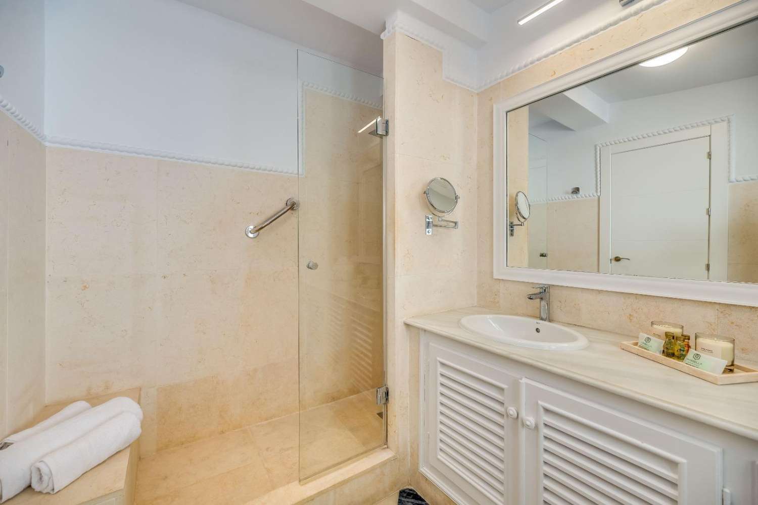 PRACHTIGE VILLA TE KOOP IN NUEVA ANDALUSIË (MARBELLA)