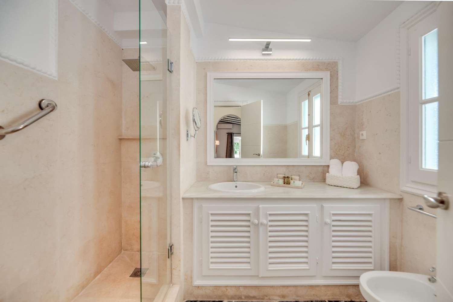 PRACHTIGE VILLA TE KOOP IN NUEVA ANDALUSIË (MARBELLA)