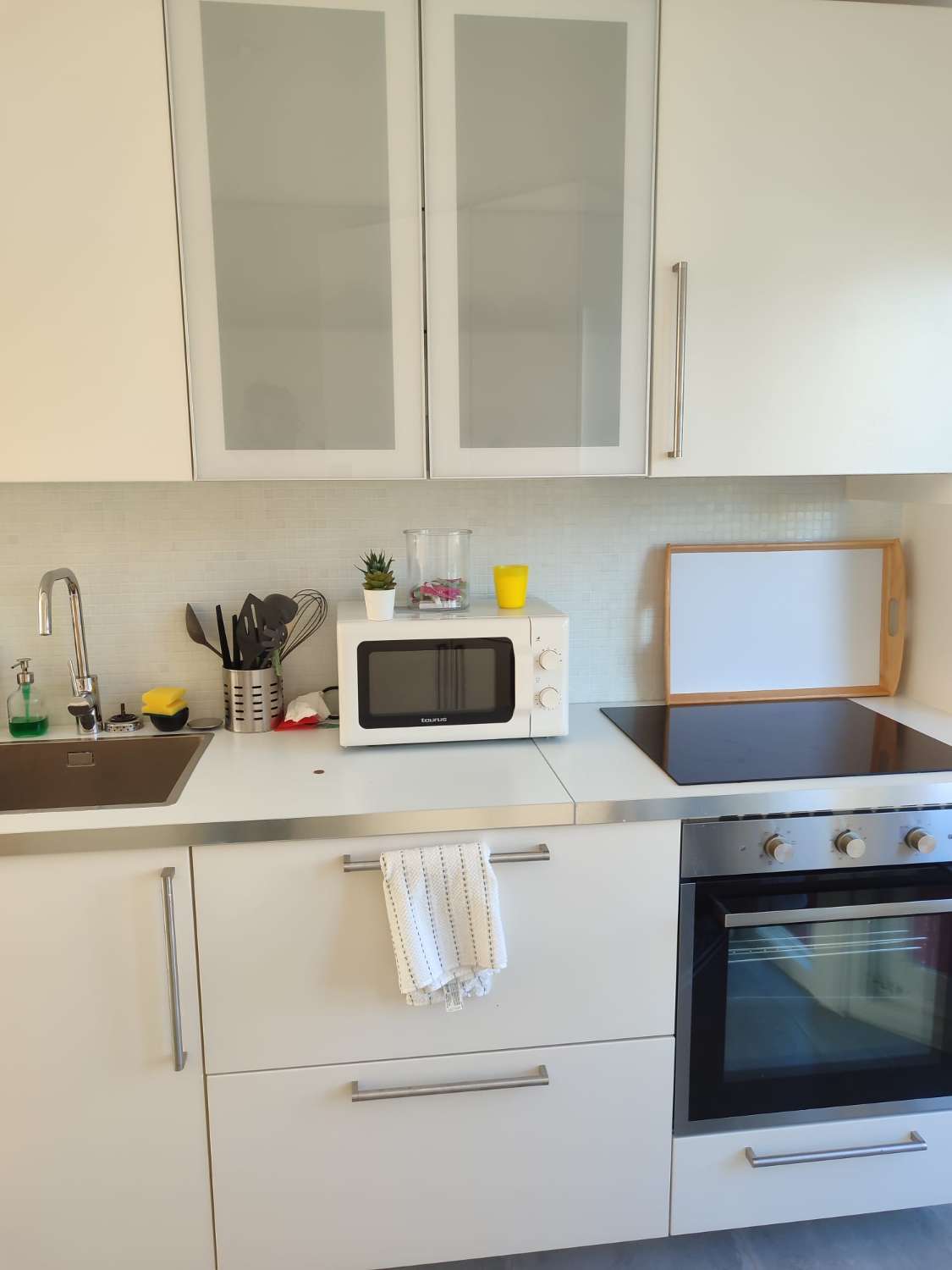 WUNDERSCHÖNES MÖBLIERTES DUPLEX ZUM VERKAUF MIT TOURISTENLIZENZ IN CALAHONDA (MIJAS)