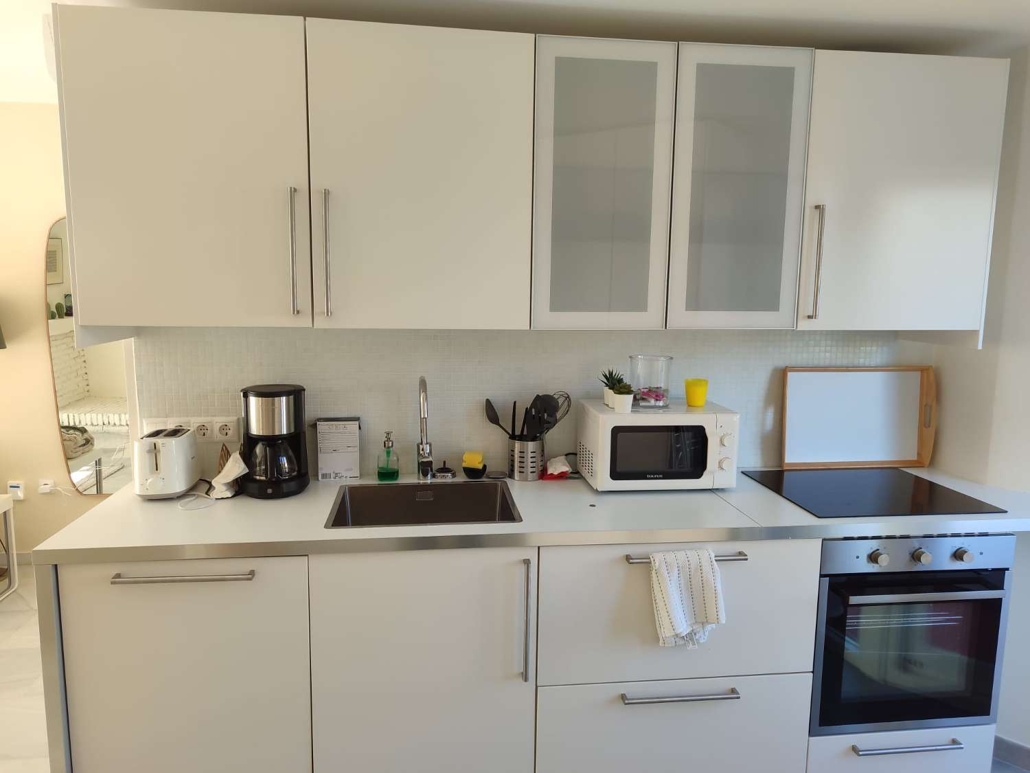 WUNDERSCHÖNES MÖBLIERTES DUPLEX ZUM VERKAUF MIT TOURISTENLIZENZ IN CALAHONDA (MIJAS)