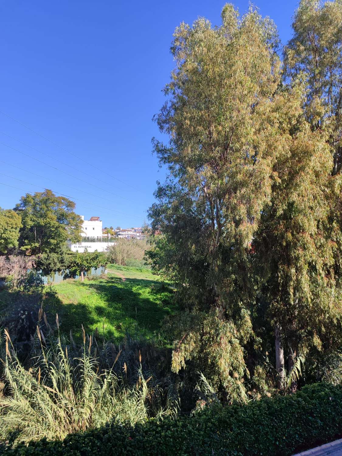 WUNDERSCHÖNES MÖBLIERTES DUPLEX ZUM VERKAUF MIT TOURISTENLIZENZ IN CALAHONDA (MIJAS)