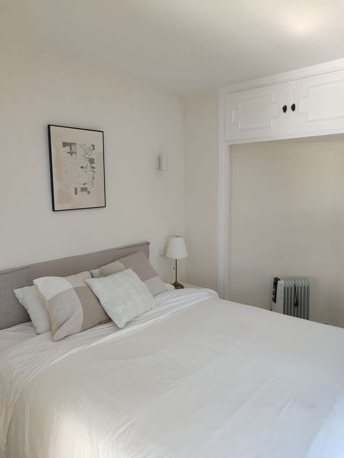 WUNDERSCHÖNES MÖBLIERTES DUPLEX ZUM VERKAUF MIT TOURISTENLIZENZ IN CALAHONDA (MIJAS)