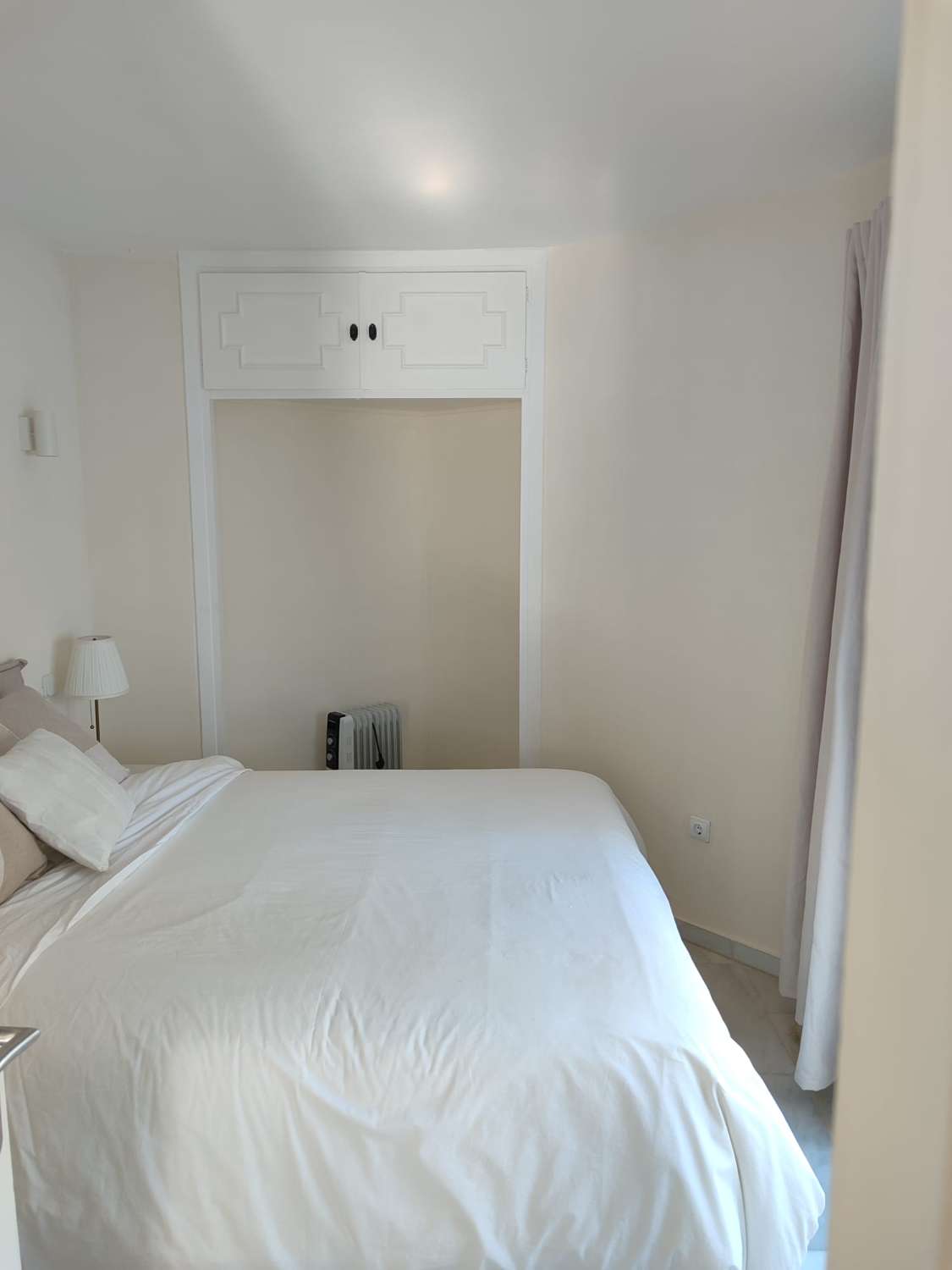 WUNDERSCHÖNES MÖBLIERTES DUPLEX ZUM VERKAUF MIT TOURISTENLIZENZ IN CALAHONDA (MIJAS)