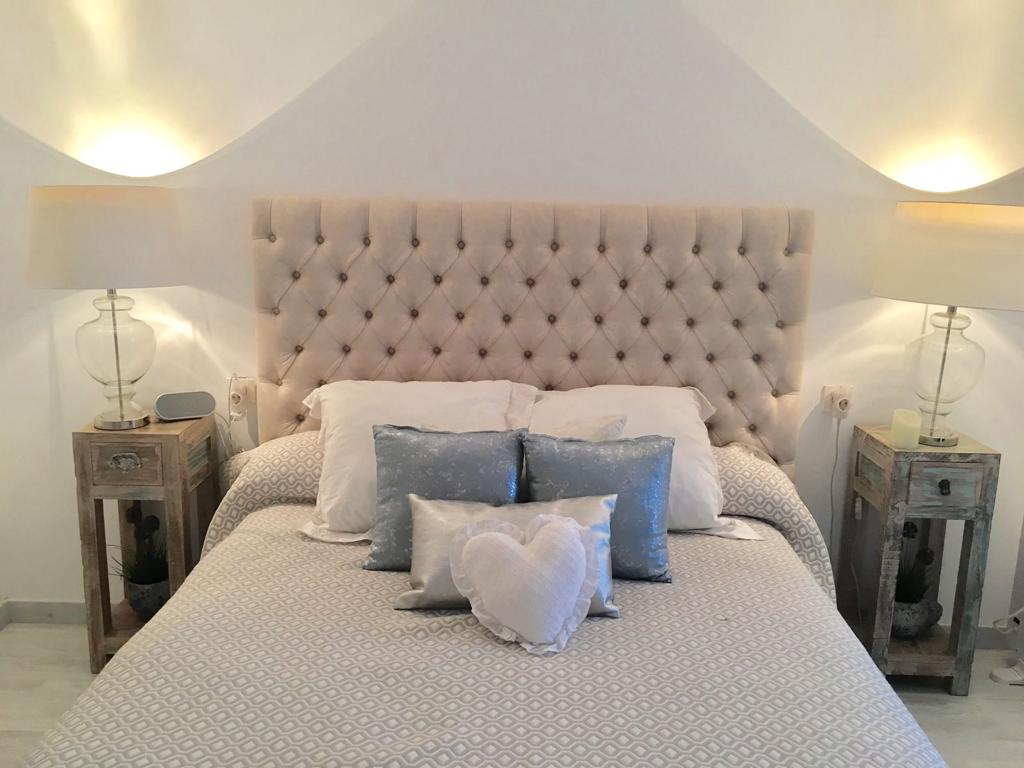 .À LOUER DU 01.10.2025 AU 30/06/2026 BELLE MAISON JUMELÉE DANS LE QUARTIER DE CALABURRA (MIJAS COSTA)