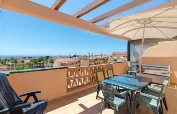 À LOUER DU 01/11/2026 AU 31/05/2027 MAGNIFIQUE PENTHOUSE À MIJAS COSTA AVEC UNE VUE SPECTACULAIRE SUR LA MER