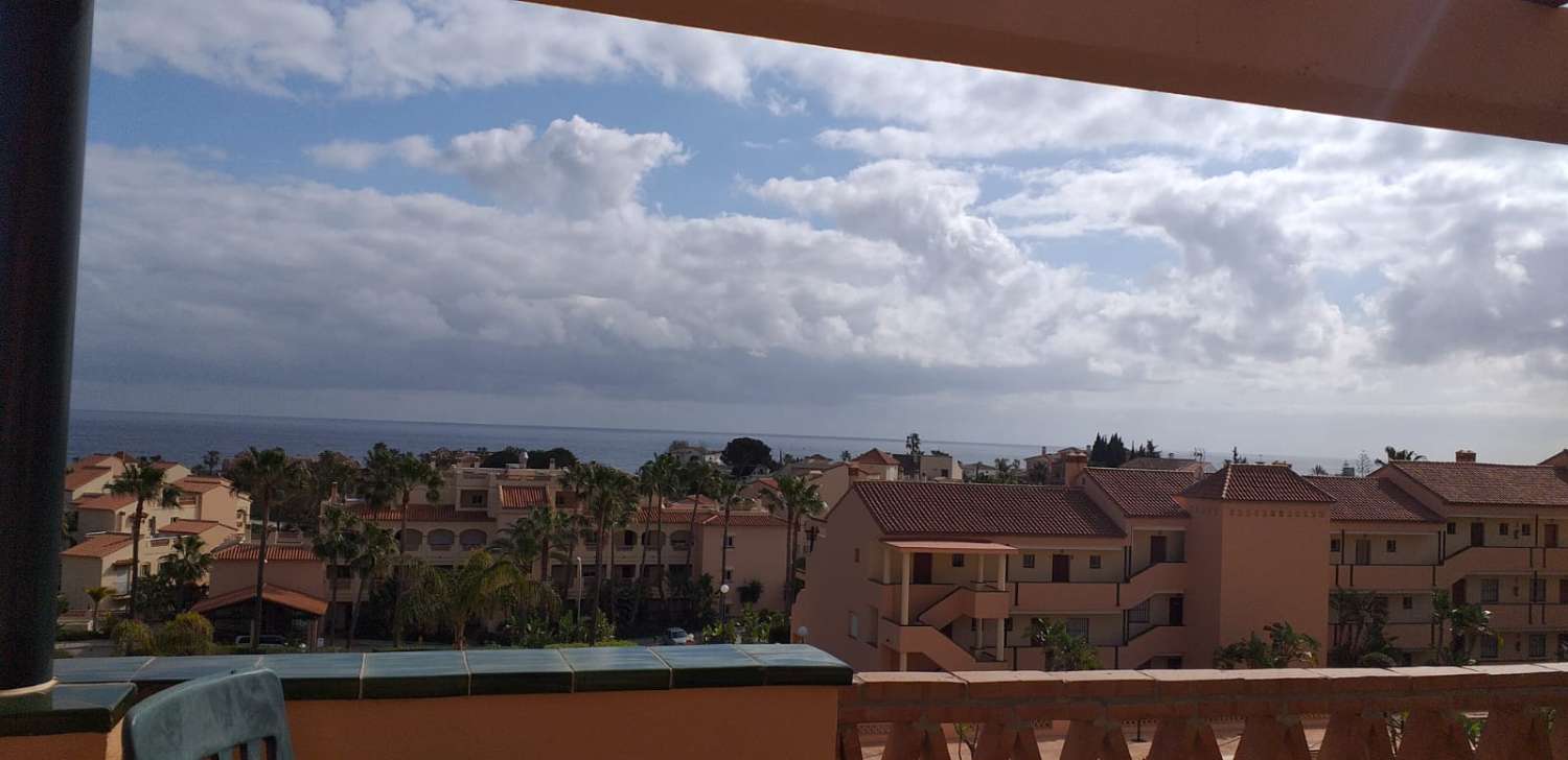 À LOUER DU 01/11/2026 AU 31/05/2027 MAGNIFIQUE PENTHOUSE À MIJAS COSTA AVEC UNE VUE SPECTACULAIRE SUR LA MER