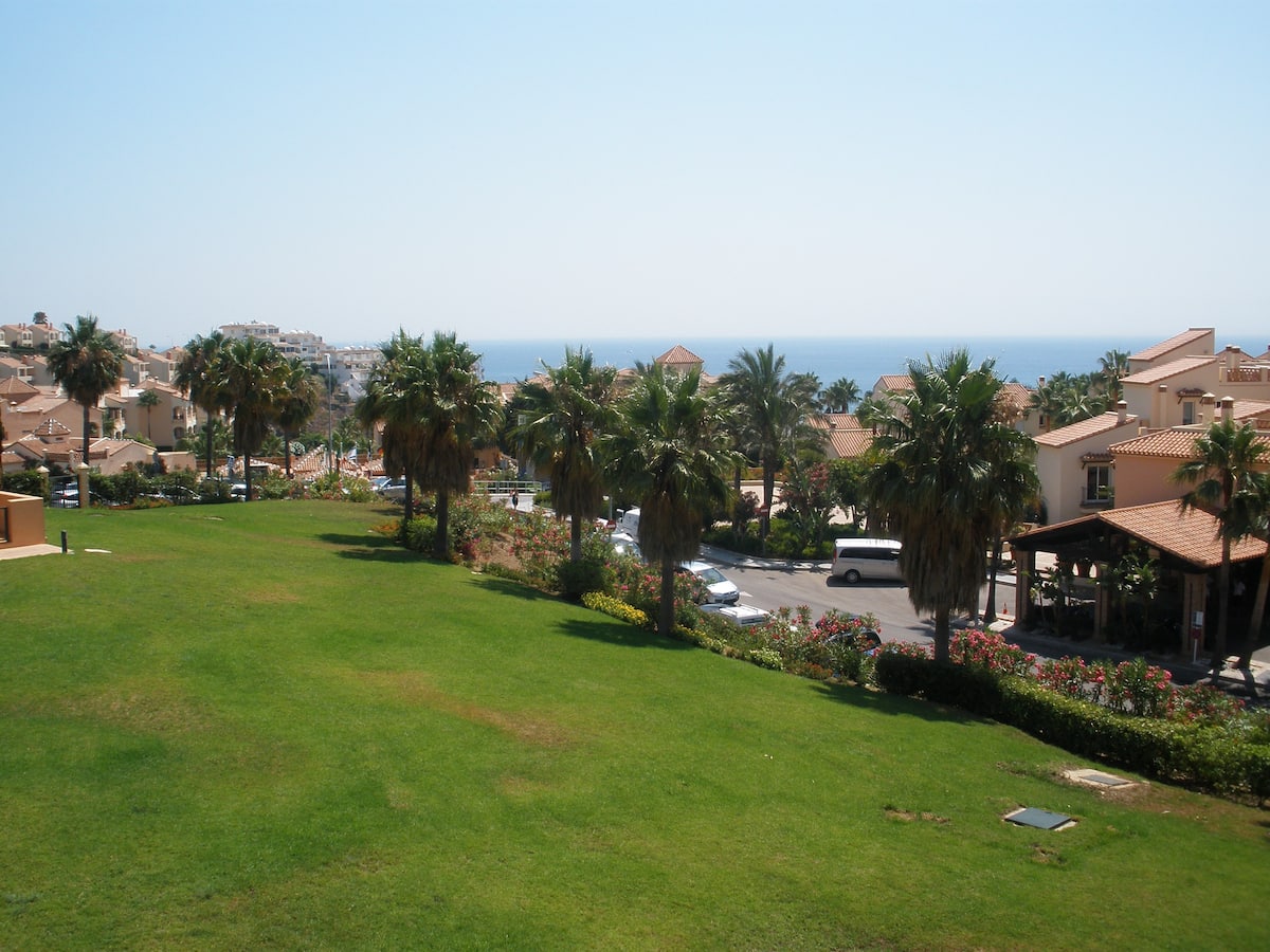 À LOUER DU 01/11/2026 AU 31/05/2027 MAGNIFIQUE PENTHOUSE À MIJAS COSTA AVEC UNE VUE SPECTACULAIRE SUR LA MER