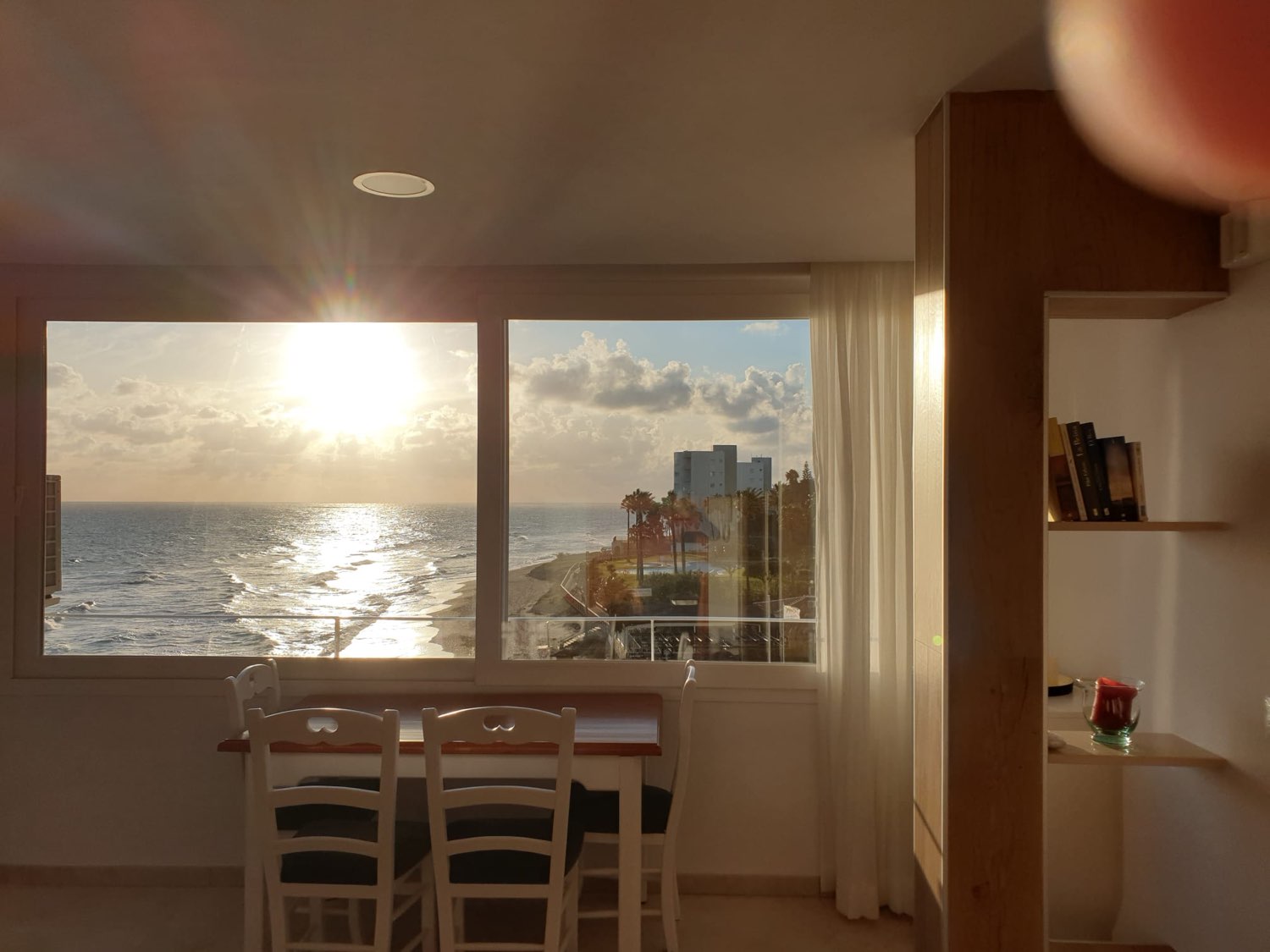 À louer du 09/01/2026 au 30/06/2027 appartement magnifique situé sur la première ligne de plage à Calahonda (Mijas)