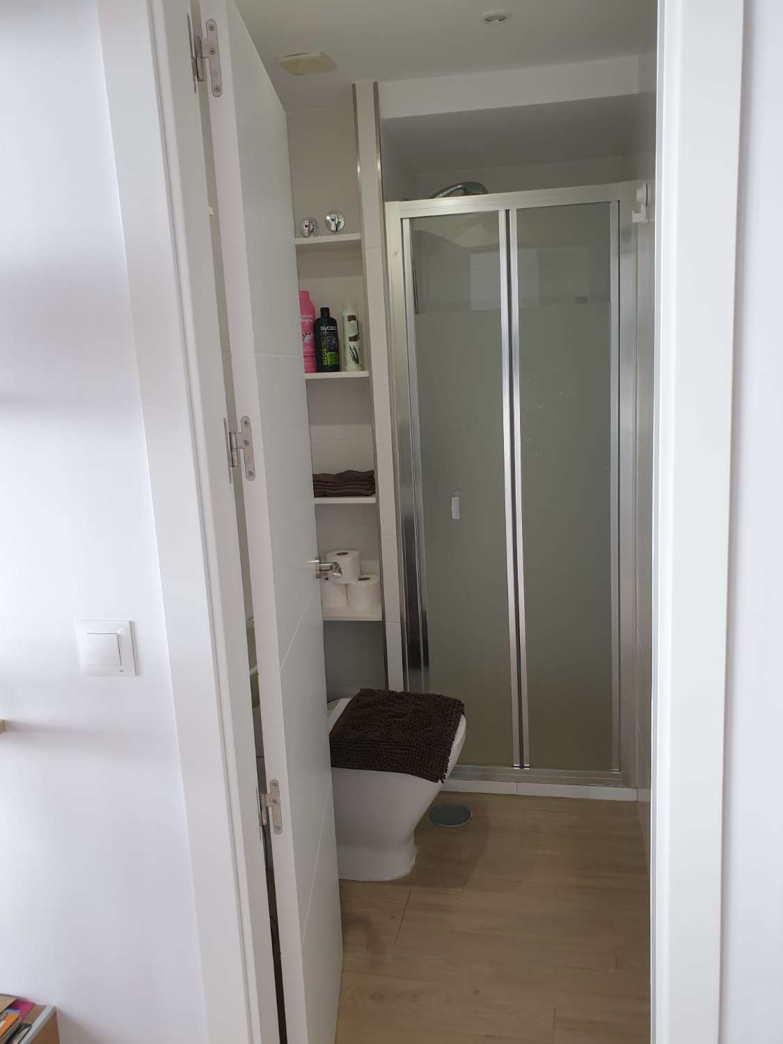 À louer du 09/01/2026 au 30/06/2027 appartement magnifique situé sur la première ligne de plage à Calahonda (Mijas)