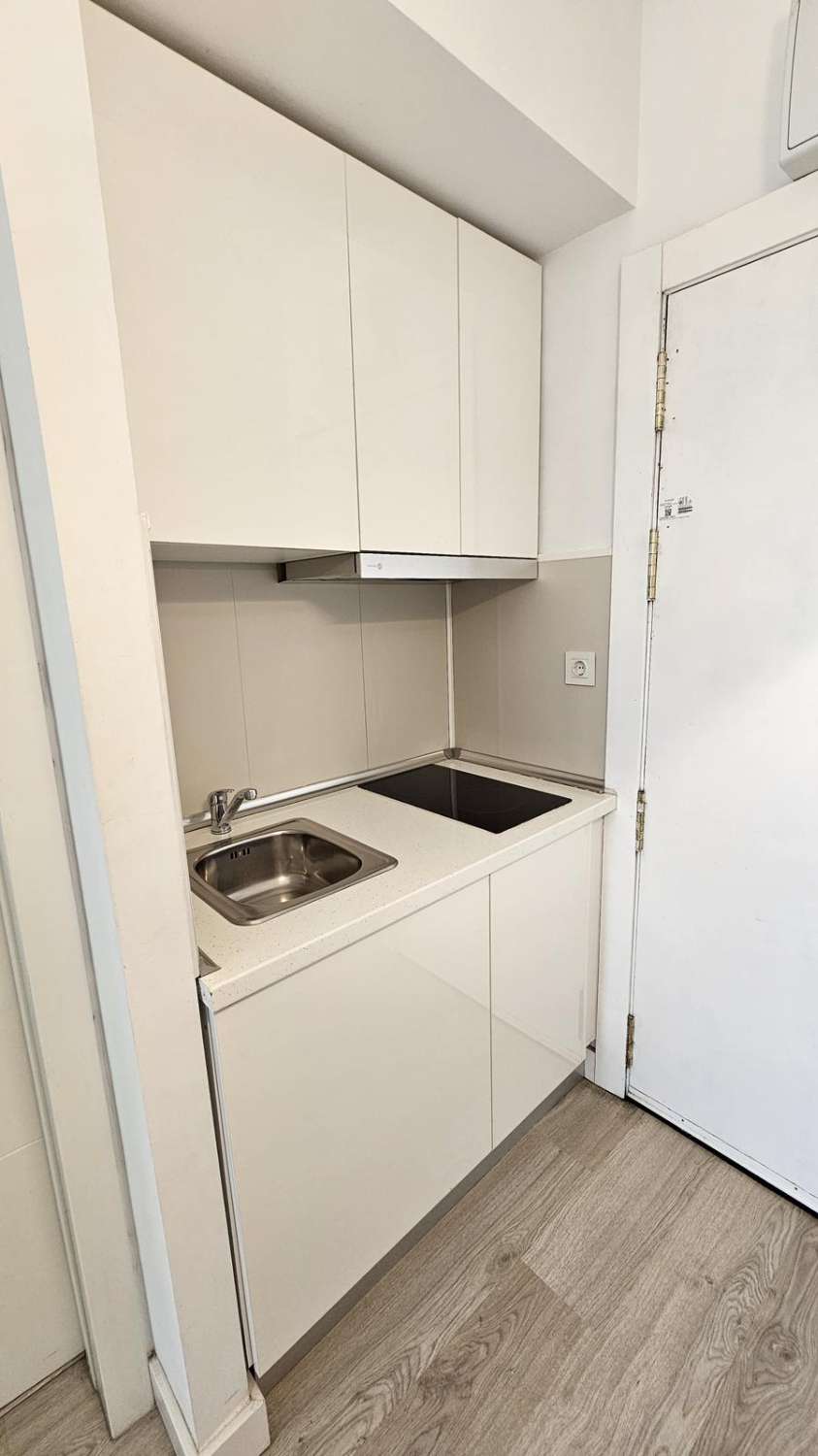 KAUNIS STUDIO MYYNNISSÄ TUTISTICA-LISENSSILLÄ TORREMOLINOSIN KESKUSTASSA