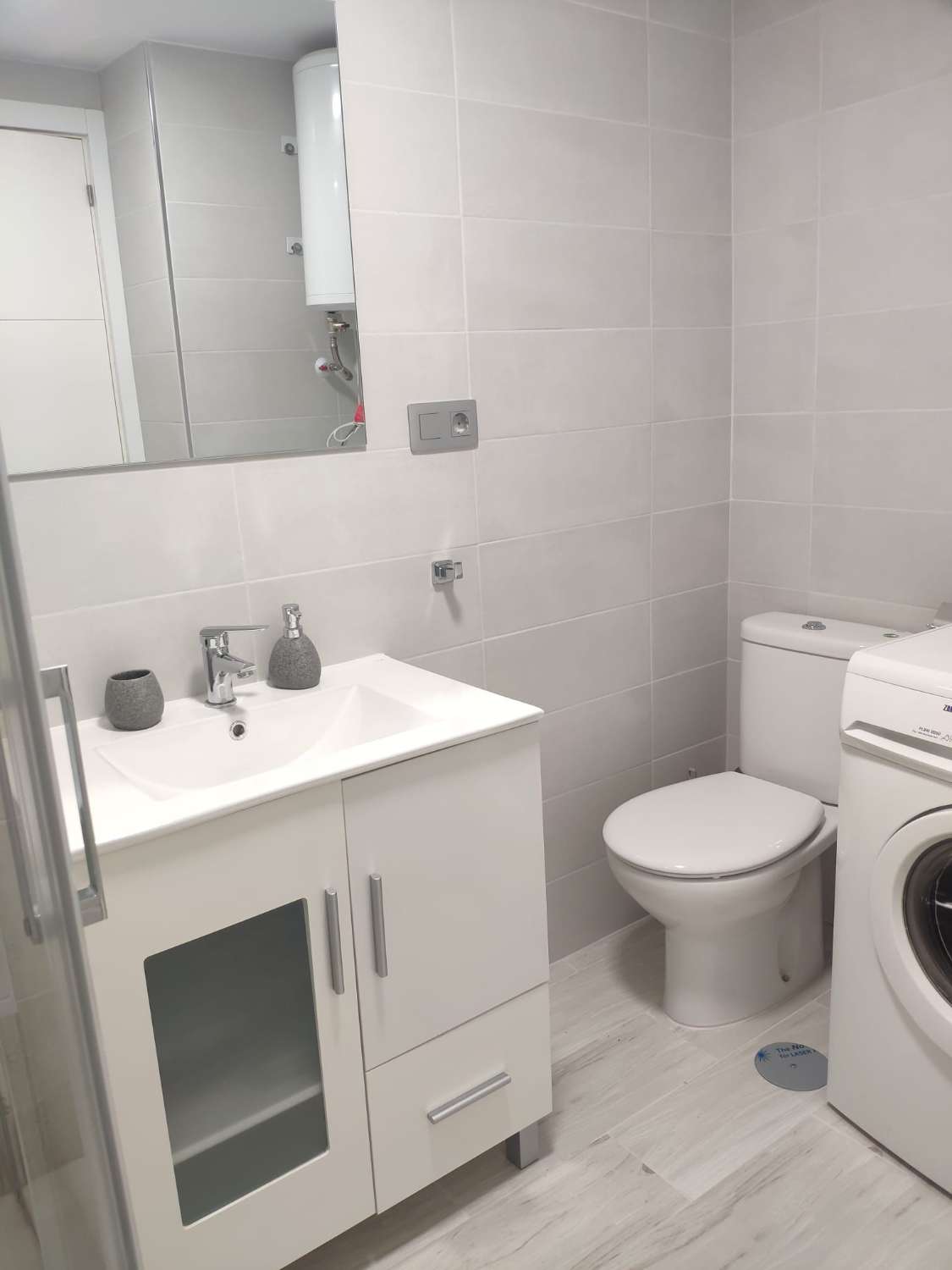 KAUNIS STUDIO MYYNNISSÄ TUTISTICA-LISENSSILLÄ TORREMOLINOSIN KESKUSTASSA