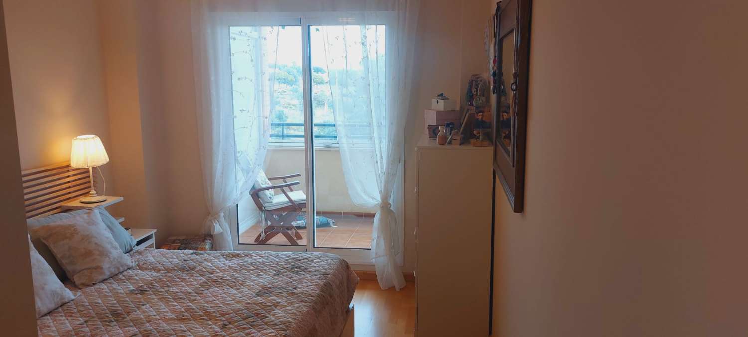 VACKER LÄGENHET MED HAVSUTSIKT TILL SALU I PINILLO-OMRÅDET (TORREMOLINOS)