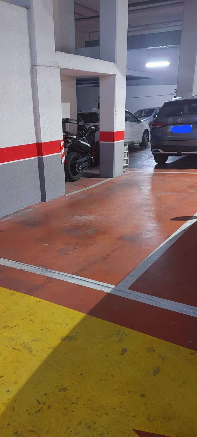 VACKER LÄGENHET MED HAVSUTSIKT TILL SALU I PINILLO-OMRÅDET (TORREMOLINOS)