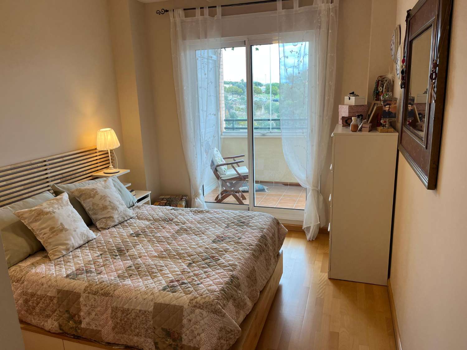 VACKER LÄGENHET MED HAVSUTSIKT TILL SALU I PINILLO-OMRÅDET (TORREMOLINOS)